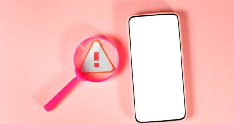 Realizar un análisis completo con una solución de seguridad y actualizar el sistema operativo y las aplicaciones ayuda a eliminar posibles amenazas y cerrar vulnerabilidades.