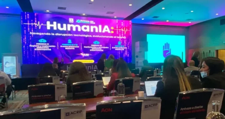 Líderes y expertos en talento humano y tecnología se reunieron en la Semana del Talento 2025 para debatir el impacto de la inteligencia artificial en el mundo laboral y su regulación en Colombia.