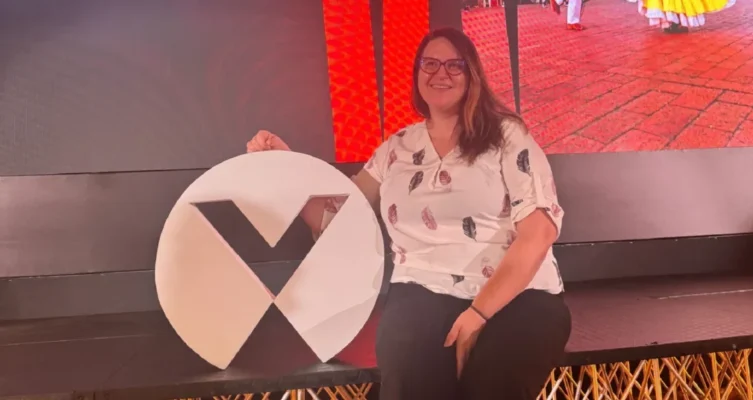 Leticia Correa, Chanel Marketing Manager en Vertiv Latam.