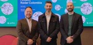 Rafael Odreman, head of partnerships de Finnosummit; Diego Szteinhendler, vicepresidente senior de fintechs y socios digitales para Latinoamérica y El Caribe en Mastercard y Abdul Assal, líder de desarrollo de negocio de Galileo para Brasil y Colombia.