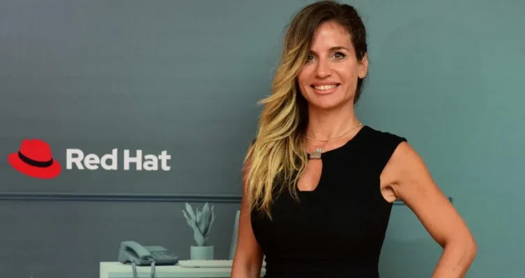 Victoria Martínez, gerente de inteligencia artificial para Latinoamérica en Red Hat.