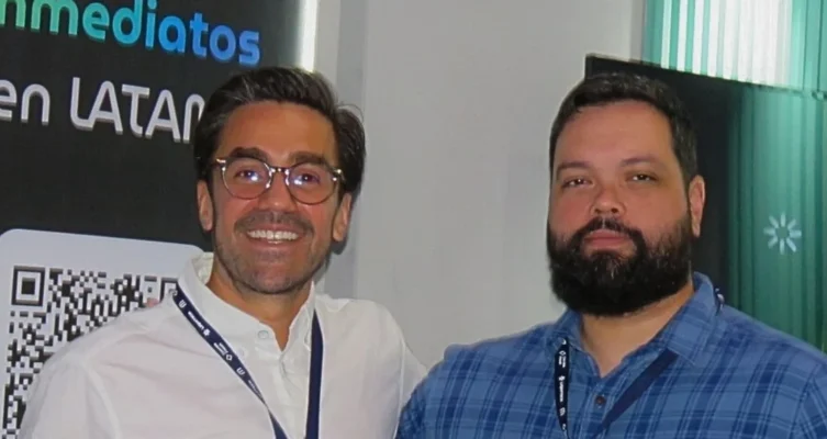 Gabriel Santos Garcia, presidente ejecutivo de Colombia Fintech y Lucas Ernesto Souza, director de innovación de SUMIA SOLUTIONS.