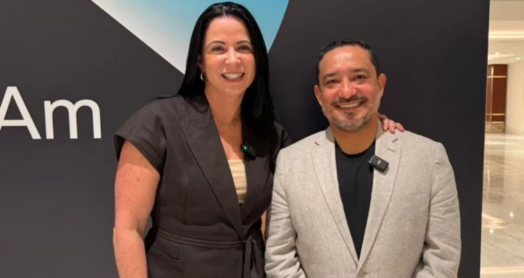 Alba San Martín, directora de Canales en Cisco Latinoamérica, y Gustavo Velázquez, líder de Arquitecturas, Enablement, Ingeniería y SMB en Cisco Latinoamérica.