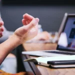 La inclusión tecnológica sigue siendo un desafío clave para las empresas en Colombia.