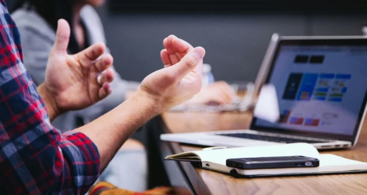 La inclusión tecnológica sigue siendo un desafío clave para las empresas en Colombia.