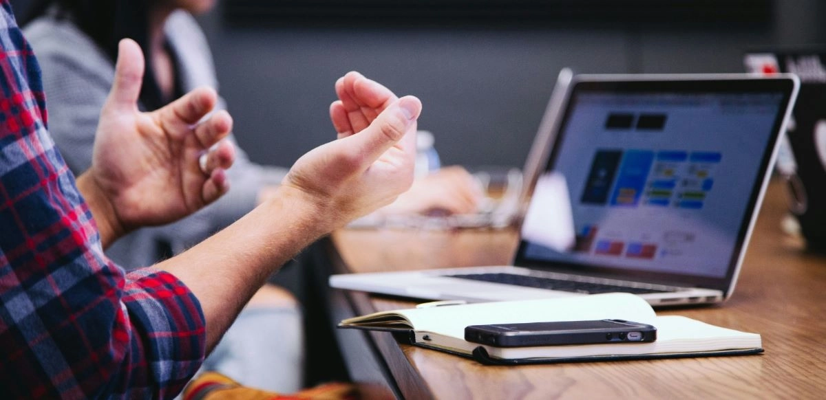 La inclusión tecnológica sigue siendo un desafío clave para las empresas en Colombia.