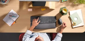 Logitech desarrolló la Serie ERGO, una línea de periféricos certificados por US Ergonomics, diseñados en su laboratorio interno ErgoLab junto a expertos en biomecánica y ergonomía de renombre mundial.