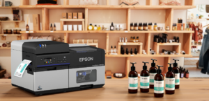 La Epson ColorWorks CW-C8000 permite imprimir etiquetas a color bajo demanda con alta velocidad, precisión cromática y compatibilidad con múltiples materiales, optimizando los procesos productivos en distintos sectores industriales.