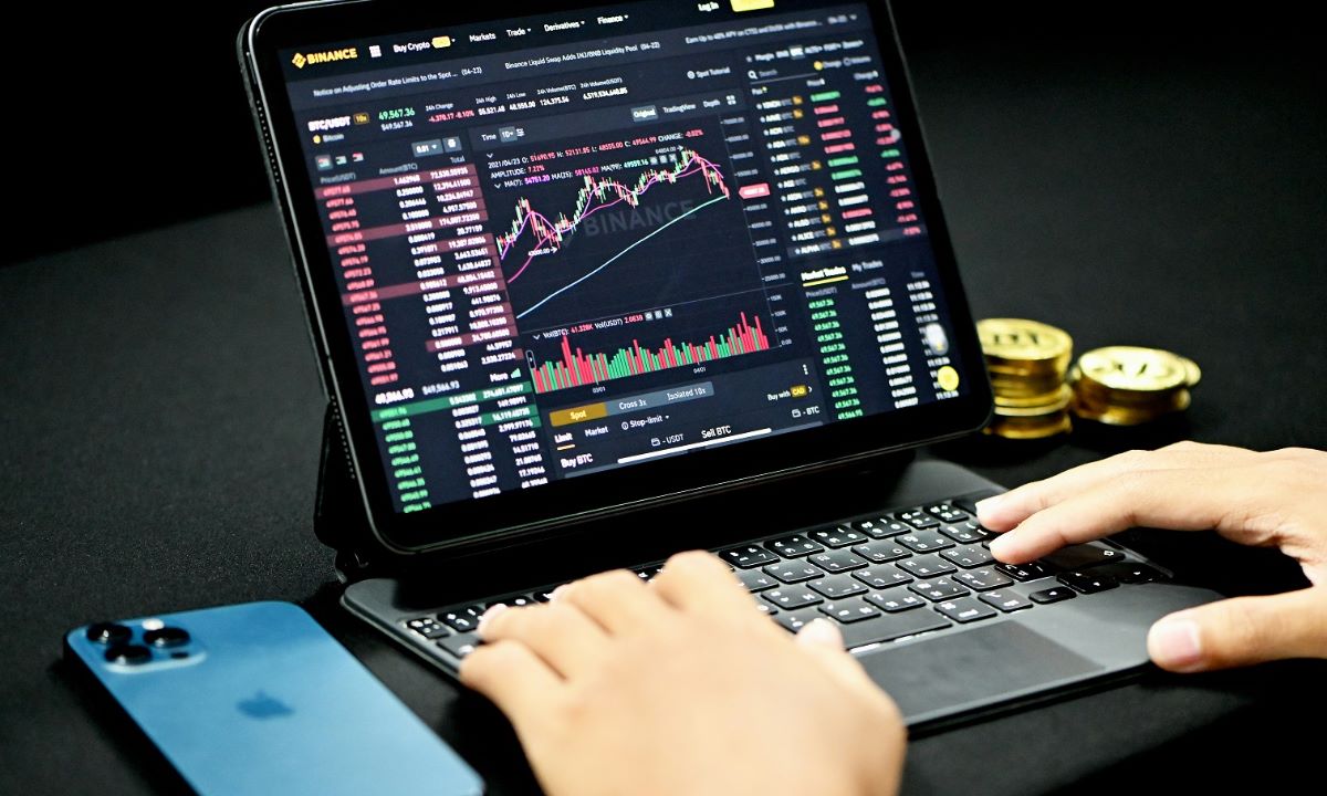 El minado ilícito de criptomonedas puede provocar lentitud, sobrecalentamiento y un uso anormal del CPU, incluso cuando el usuario no está realizando tareas exigentes.