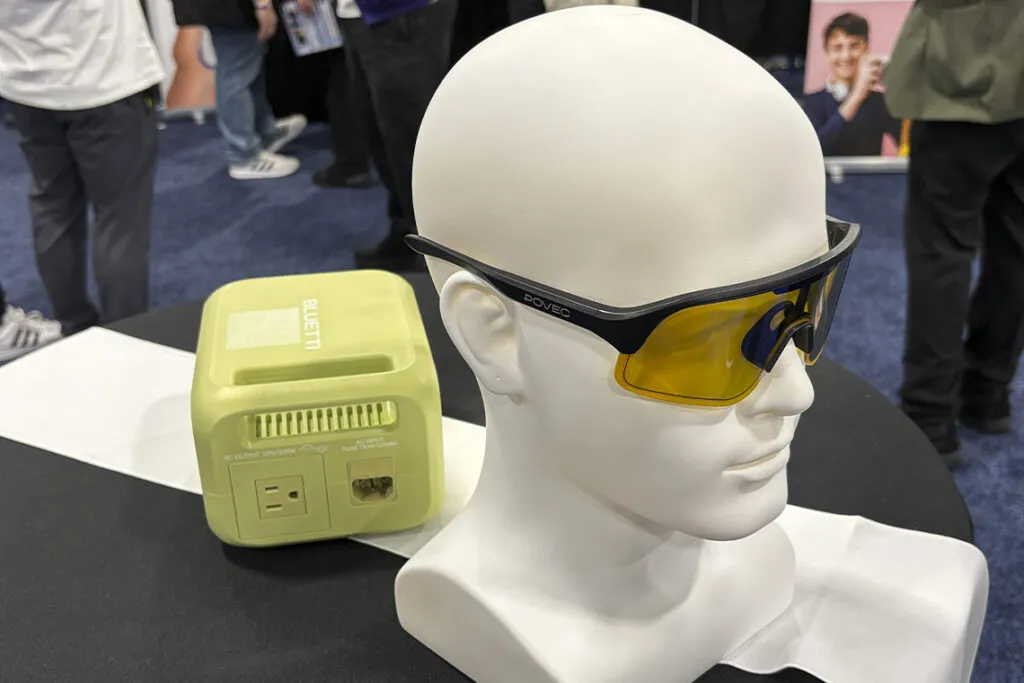 Las gafas emplean ciencia de materiales avanzada para alterar la opacidad de la lente de forma electrónica