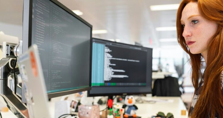 La protección de datos fortalece la confianza y acelera la inclusión financiera en Colombia.