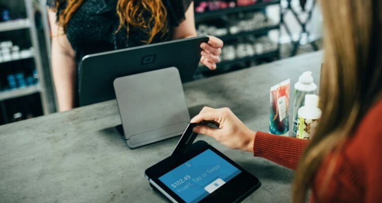 Colombia avanza hacia un modelo obligatorio de finanzas abiertas que transformará el sistema financiero.