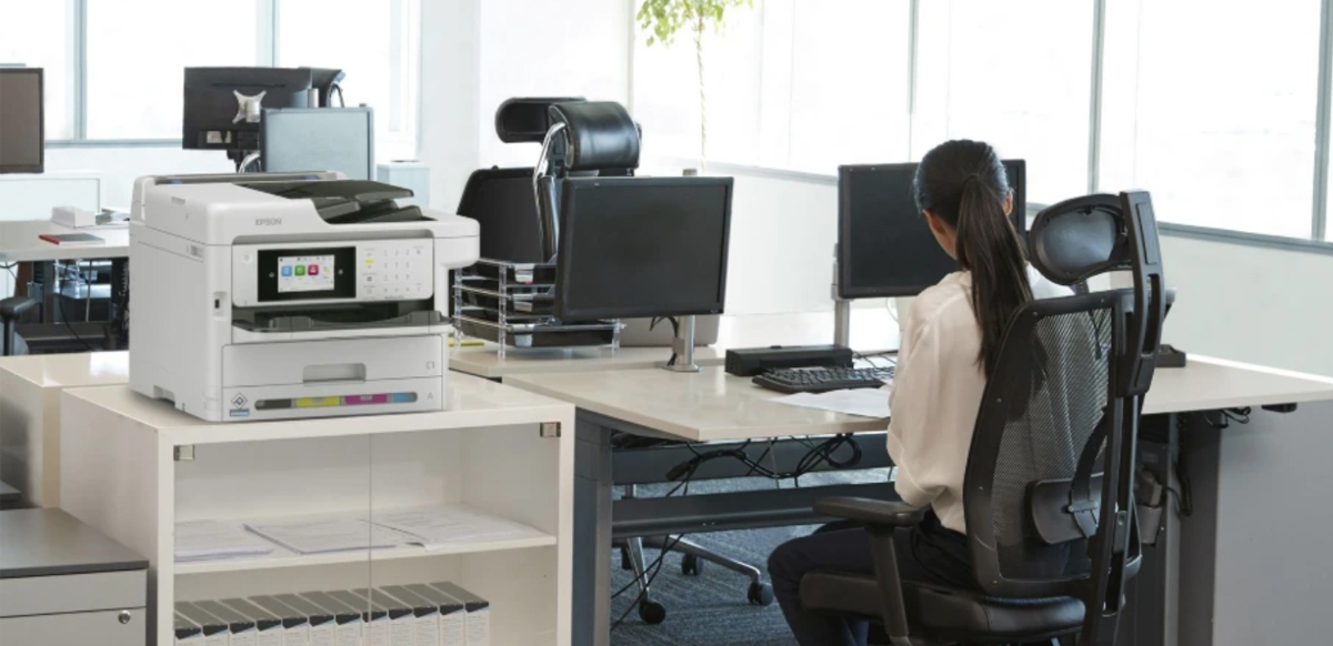 En términos de productividad, la WorkForce® Pro C-5891 ofrece velocidades de impresión de hasta 25 ppm ISO en negro y color, junto con una salida ultrarrápida de la primera página.