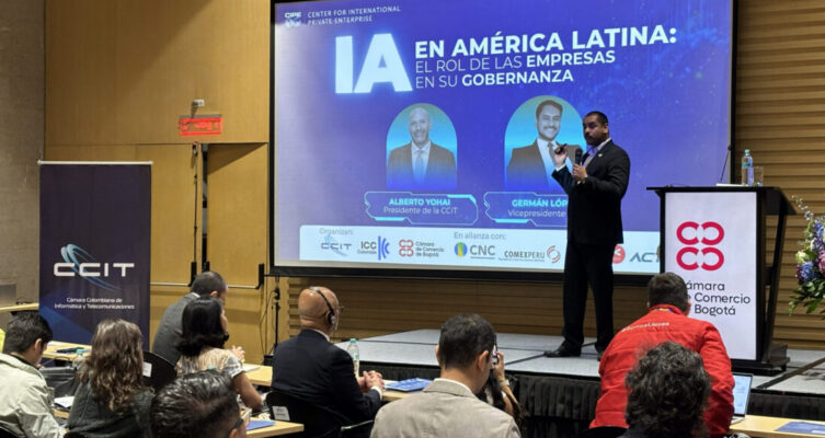 Más de 60 expertos de la región avanzan en estándares comunes para promover una adopción coordinada, inclusiva y competitiva de la inteligencia artificial