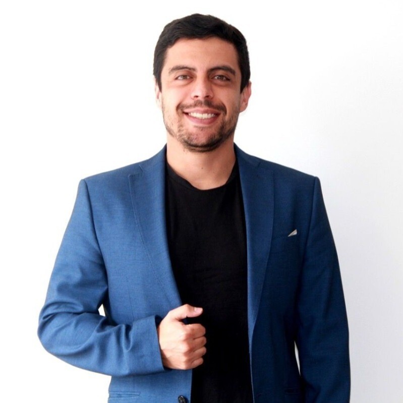 Jose Gómez Amador, Regional Business Manager en Sensedia, destaca la necesidad de separar la capa regulatoria de la de negocio para habilitar la innovación.