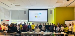 Licencias OnLine tomó la iniciativa de liderar la conversación en Colombia, preparando a su ecosistema de socios para afrontar estos desafíos a través de la integración de soluciones avanzadas como Microsoft Copilot Studio y Microsoft Security. 