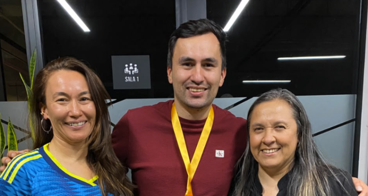 Izq. a Der. Sandra Suárez Acuña, Gerente General de SafeID, junto a Daniel Suárez Acuña, actual Director Comercial de SafeID y Claudia Camargo, Gerente de Producto de Check Point para LOL