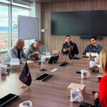 Directivos y especialistas de Red Hat analizaron en Bogotá el impacto que tendrán las Finanzas Abiertas, la inteligencia artificial y la nube híbrida sobre la evolución del sistema financiero.