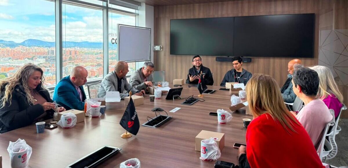 Directivos y especialistas de Red Hat analizaron en Bogotá el impacto que tendrán las Finanzas Abiertas, la inteligencia artificial y la nube híbrida sobre la evolución del sistema financiero.
