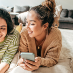 Las estafas románticas aprovechan la confianza y los vínculos emocionales para engañar a las víctimas y obtener dinero o información personal.