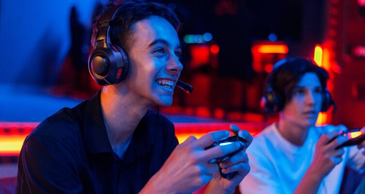 Más de 10 millones de gamers impulsan el crecimiento del gaming en Colombia.