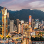 Bogotá busca consolidarse como un polo de infraestructura digital en América Latina, con 300 MW de capacidad de data centers en proyectos planeados, según Cushman & Wakefield.