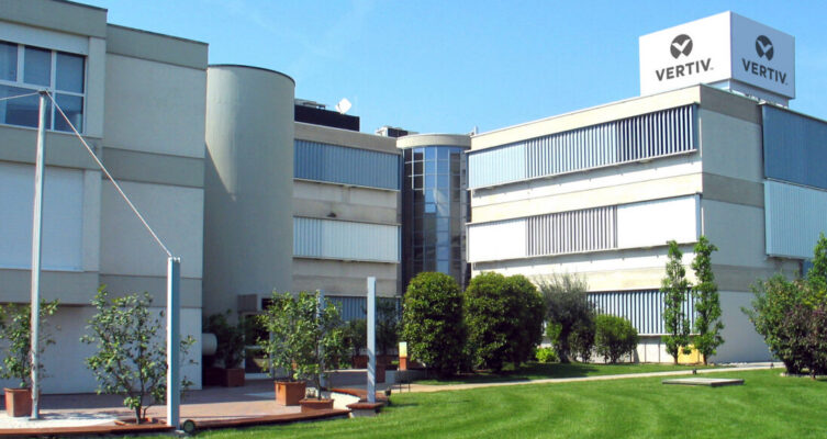 La adquisición prevista de King Environmental Services permitirá a Vertiv ampliar sus capacidades de gestión de fluidos y enfriamiento líquido para centros de datos de alta densidad impulsados por inteligencia artificial.