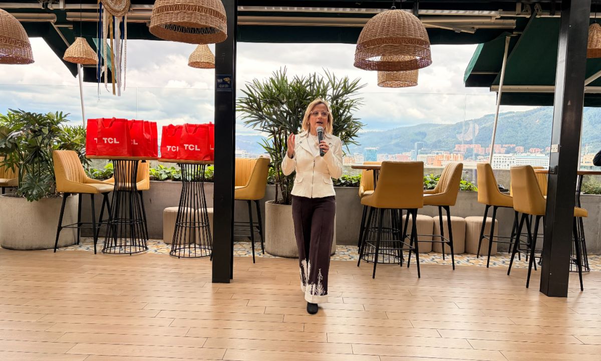 Patricia Velázquez, directora de MediaTek para Colombia y Latinoamérica, abordó el papel de los procesadores en el rendimiento, la eficiencia energética, la conectividad y la experiencia de uso de los smartphones.