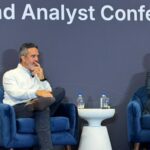 Alex Pujols, vicepresidente de Ingeniería de Soluciones de Ventas, y Jeremy Sawyer, vicepresidente de Estrategia y Planificación de Ventas de Cisco.