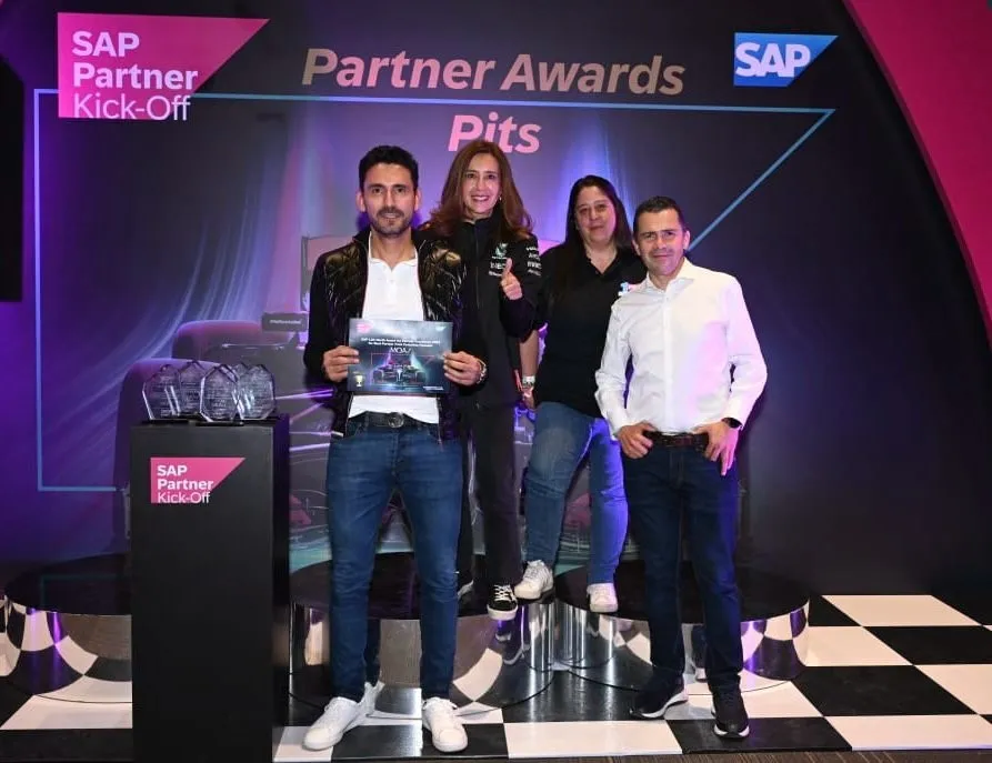 MQA: Mejor Partner SAP Latinoamérica Norte 2023 4 Durante la ceremonia de premiación del SAP Partner Kick-Off Meeting (SAP PKOM) en el Centro de Convenciones Ágora Bogotá, MQA recibió nueve reconocimientos como partner número 1 de SAP en Latinoamérica Norte. En la imagen de izquierda a derecha: Germán Borrero, Gerente MQA Región Andina, Marcela Perilla, Presidente de SAP Latinoamérica Norte, María Andrea Suárez, SAP PBM y Belisario Moreno, Gerente de Servicios MQA. (Foto: MQA).
