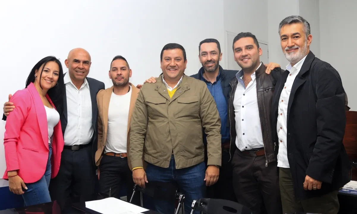 Nexsys y Epson se unen para capacitar a sus partners 3 Julián Salazar, gerente Comercial de Nexsys de Colombia, junto al equipo de Epson.