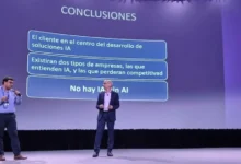 Presentación de tendencias y soluciones tecnológicas en el escenario principal.