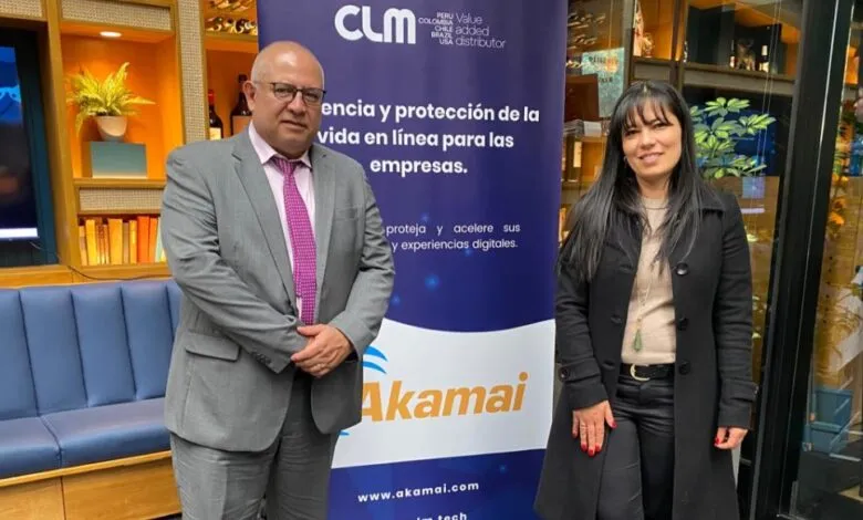 CLM y Akamai: alianza para fortalecer la seguridad de las APIs en Colombia 1 Jairo Parra, gerente regional para el Norte de Latinoamérica de Akamai, y Diana Salcedo, CFO Latam de Grupo CLM, durante la presentación de la alianza estratégica en Bogotá.