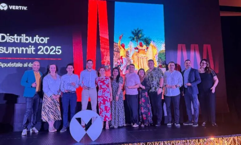El Summit de Distribuidores 2025 de Vertiv reconoce el éxito de sus distribuidores latinoamericanos de TI y electricidad 2 Vertiv reconoce a los distribuidores de LATAM en su Summit 2025.