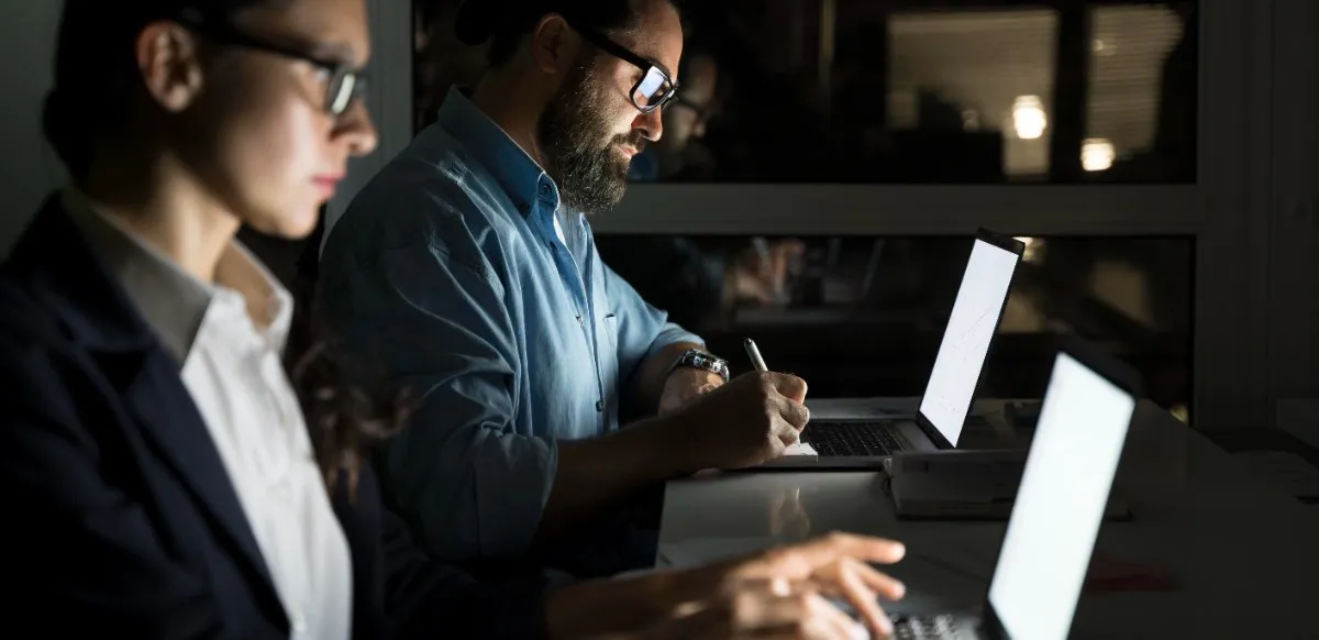 Ataques de malware apuntan a expertos en IA y tecnología.