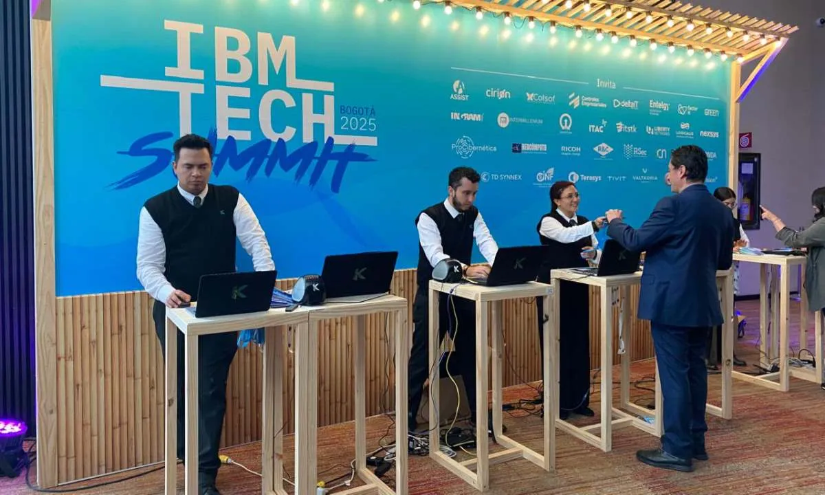 IBM Tech Summit: con foco en IA y nube híbrida, IBM refuerza la alianza con sus partners en Colombia 7 Asistentes se acreditan al inicio del IBM Tech Summit, evento clave para fortalecer el ecosistema de canales en Colombia.