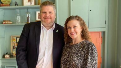 Dmitri Zaroubine, director de Systems Engineering para Veeam Latinoamérica, y Sara Wilson, directora de Canal para la región.