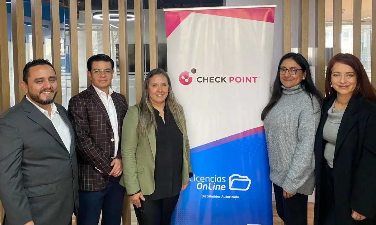 Check Point y Licencias On Line traen la nube a tierra firme con Maestro Lab 3 Equipo de Licencias On Line y Check Point colaborando para impulsar la innovación en ciberseguridad.