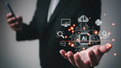 Movistar Empresas, que actualmente opera más de 50 modelos productivos de IA en funcionamiento, presentó casos concretos como Sherpa, un bot de autogestión de TI que ha reducido 350 horas mensuales en atención