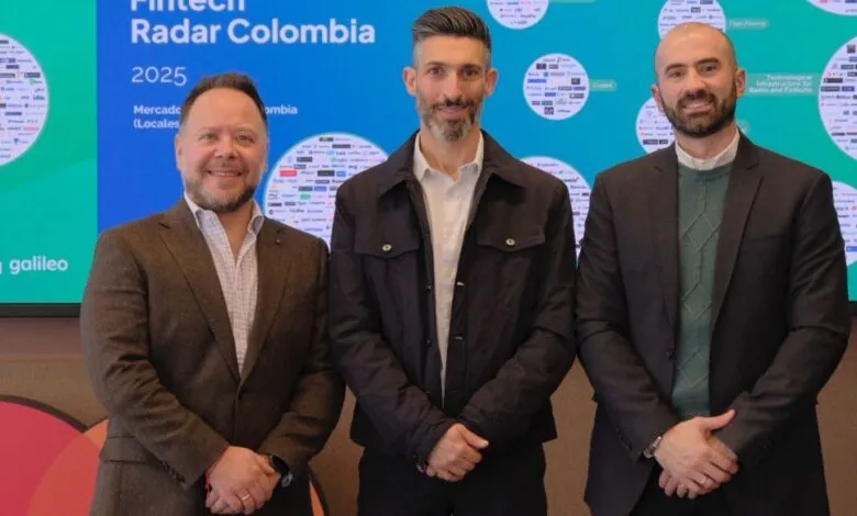 El 38 % de las Fintech colombianas ya desarrolla su propia inteligencia artificial, mostrando la madurez del ecosistema 2 Rafael Odreman, head of partnerships de Finnosummit; Diego Szteinhendler, vicepresidente senior de fintechs y socios digitales para Latinoamérica y El Caribe en Mastercard y Abdul Assal, líder de desarrollo de negocio de Galileo para Brasil y Colombia.