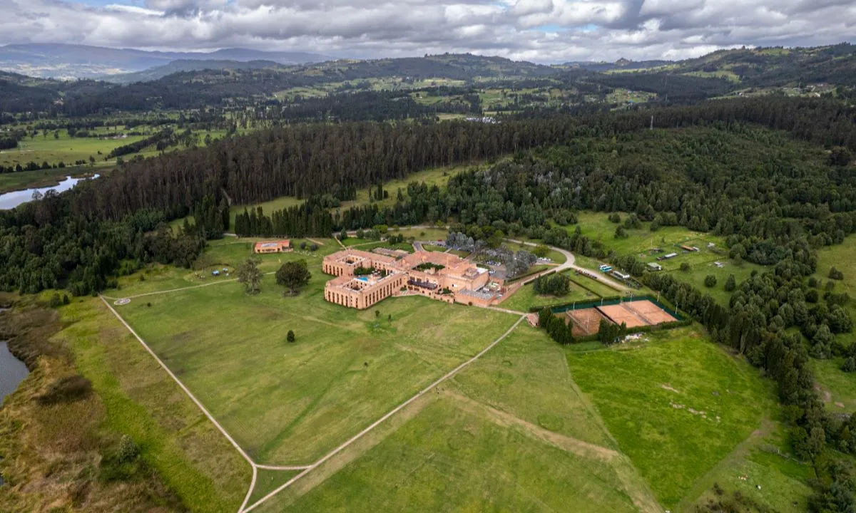 Vista del Hotel Estelar, sede del LOL Partner Exchange 2025 en Paipa, Boyacá.