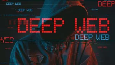 La deep web es la parte de internet que no aparece en buscadores tradicionales y requiere permisos, contraseñas o accesos especiales.