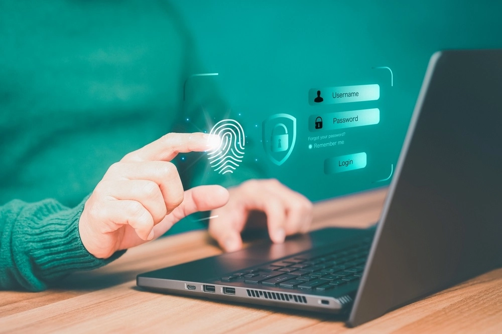 El robo de credenciales no solo tiene consecuencias económicas, sino que también pone en riesgo la reputación y la confianza de las organizaciones.