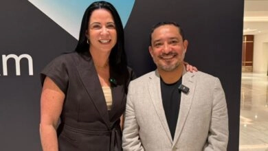 Alba San Martín, directora de Canales en Cisco Latinoamérica, y Gustavo Velázquez, líder de Arquitecturas, Enablement, Ingeniería y SMB en Cisco Latinoamérica.