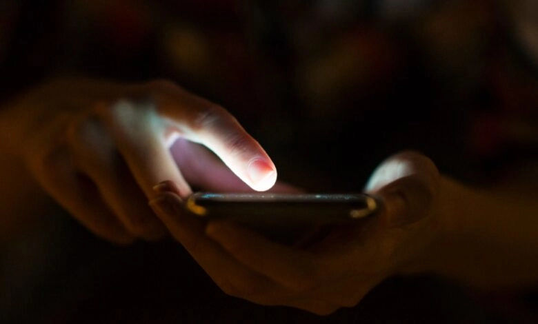 Crecen las estafas con apps de préstamo que bloquean celulares en América Latina.