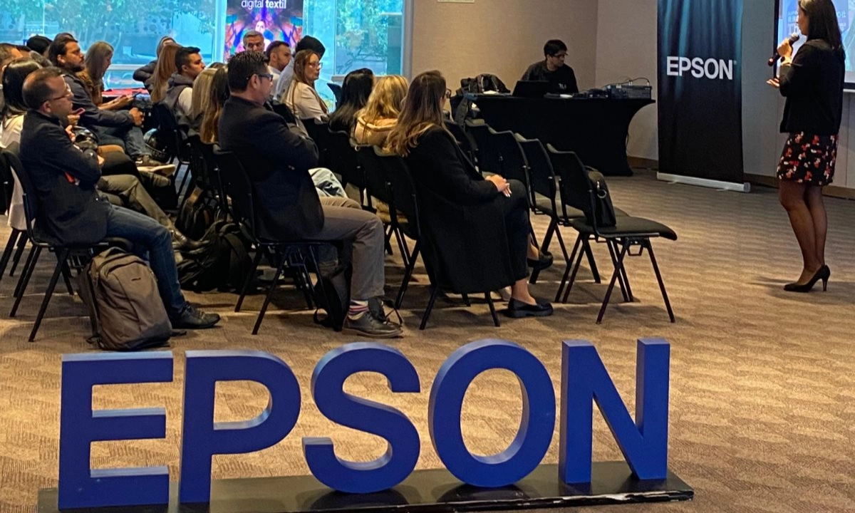 Epson Days 2025: el recorrido tecnológico que impulsó la expansión de la compañía en Colombia 3 La unidad Comercial presentó nuevos casos de uso y experiencias interactivas que destacaron la eficiencia y versatilidad del portafolio de impresión corporativa.