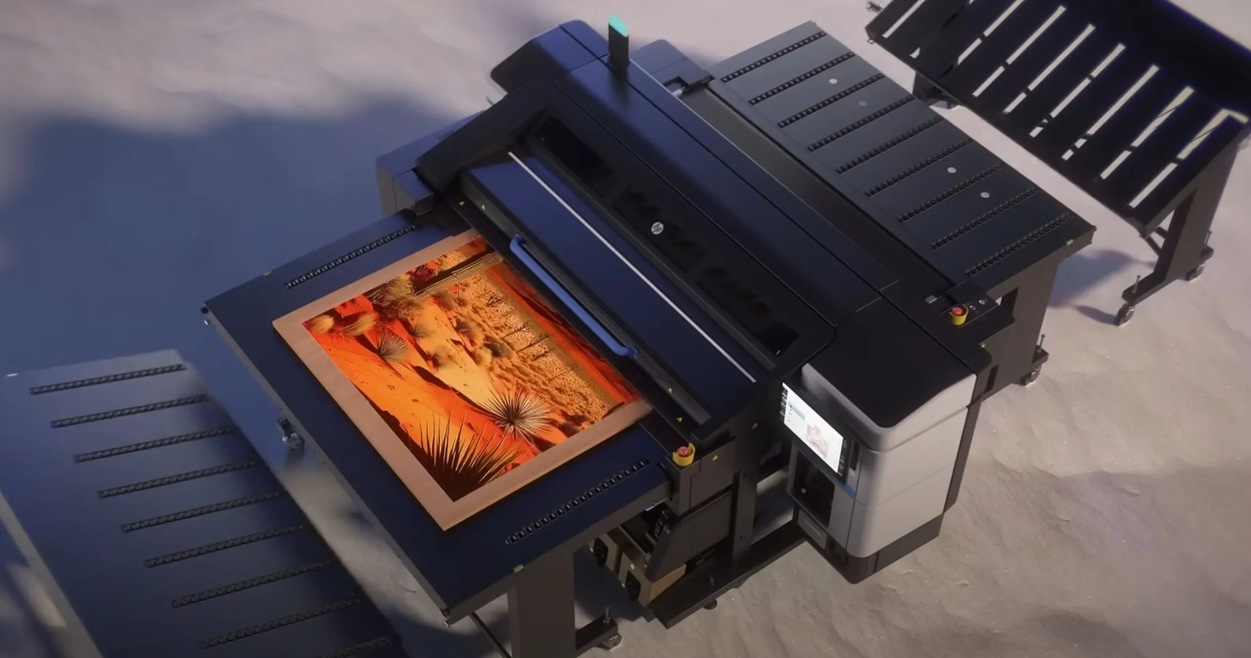 HP celebra hitos clave en impresión de gran formato: instalación 100 de la Latex R530 y 1000 pedidos en PrintOS