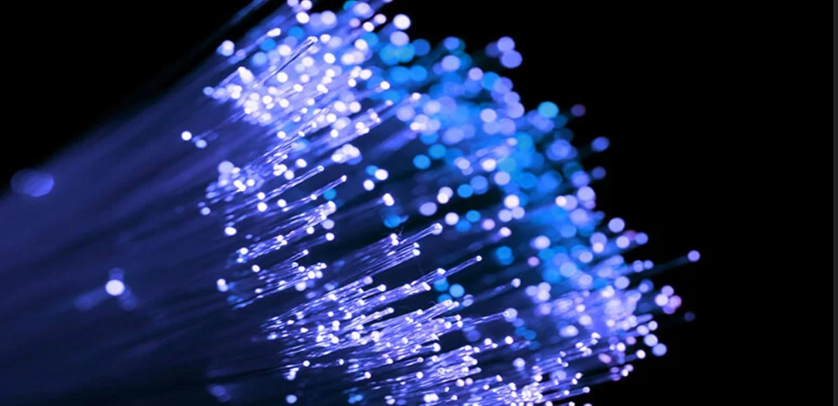 Adiós a la fibra óptica: las nuevas fibras huecas prometen internet 1.000 veces más potente