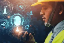 En sectores industriales como manufactura y logística, la radio vigilancia es crucial para garantizar una comunicación rápida y eficaz, incluso en entornos ruidosos.