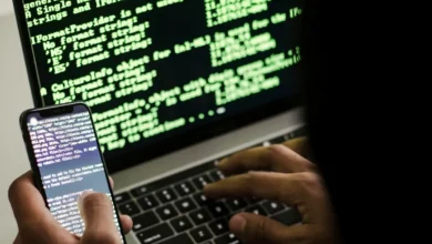 La protección de datos y la gobernanza son esenciales para una hiperautomatización exitosa. La seguridad de los datos debe ser prioritaria para mitigar riesgos y garantizar el cumplimiento de normativas.